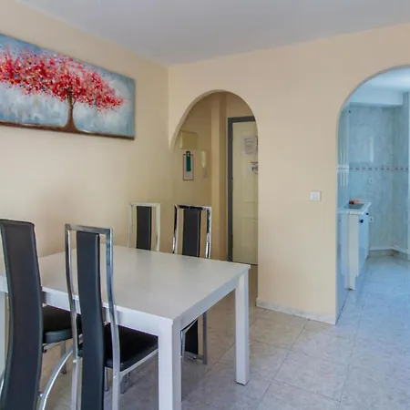 Amazing In With Outdoor Swimming Pool, Wifi And 3 Bedrooms Apartamento