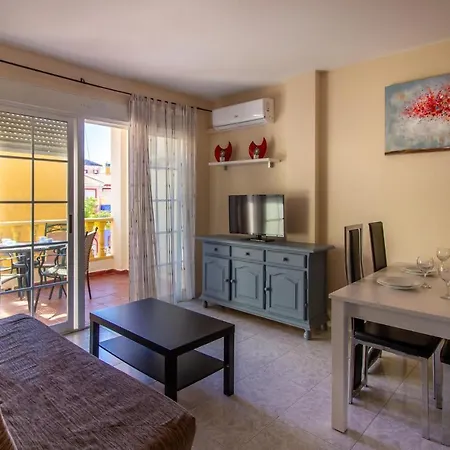 Amazing In With Outdoor Swimming Pool, Wifi And 3 Bedrooms Apartamento