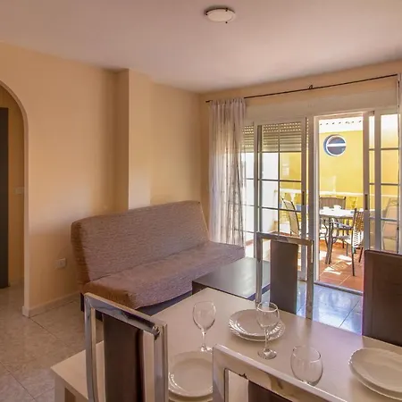 Amazing In With Outdoor Swimming Pool, Wifi And 3 Bedrooms Apartamento