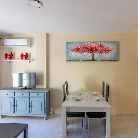 Amazing In With Outdoor Swimming Pool, Wifi And 3 Bedrooms *