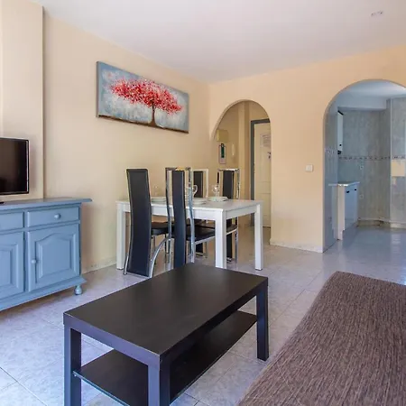 Amazing In With Outdoor Swimming Pool, Wifi And 3 Bedrooms *